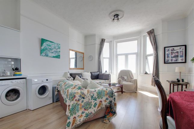 Flat 7 Claydon Court, 109, Marine Parade, Worthing photo 4