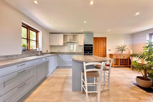 10, Orpington Court, Tiverton photo 2