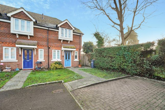 6, Woodside, Addlestone photo 3