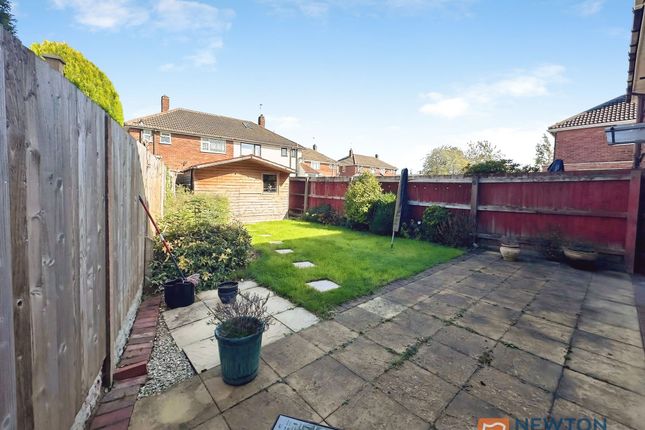 32 Meadow Lane, Willenhall photo 4