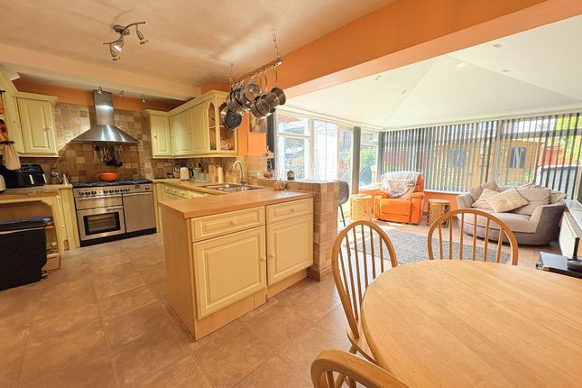 124 Thornham Drive, Bolton photo 2