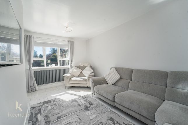 13, Meadway, Rochdale photo 4