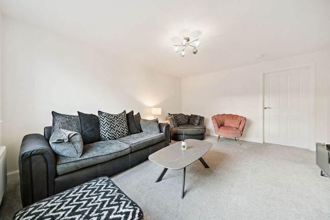 9 Cavanata Place, Glasgow photo 3