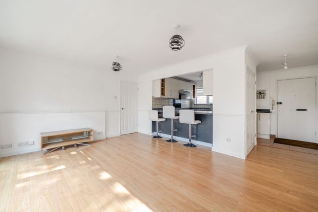 8, Moat Court,, Shaw Close, Chertsey photo 3