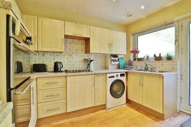 17, Wren Crescent, Poole photo 4