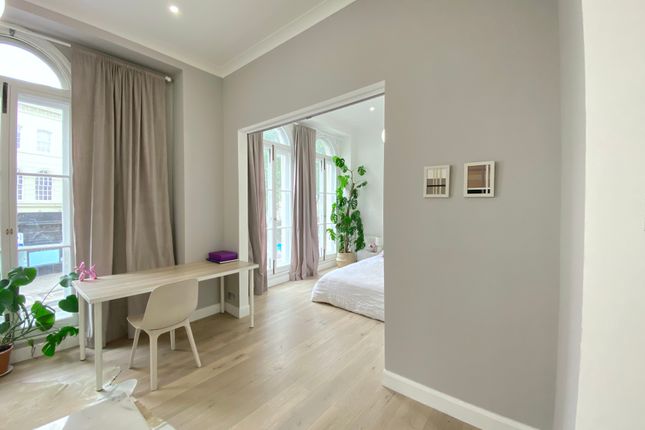 Flat for sale in 40 New Oxford Street, Bloomsbury London