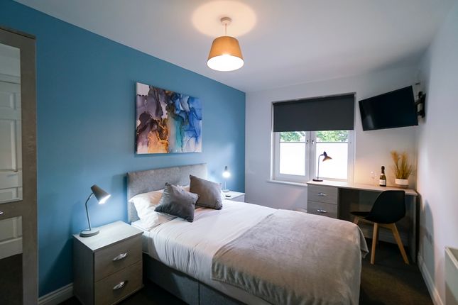 Room to rent in Curzon Street, Reading