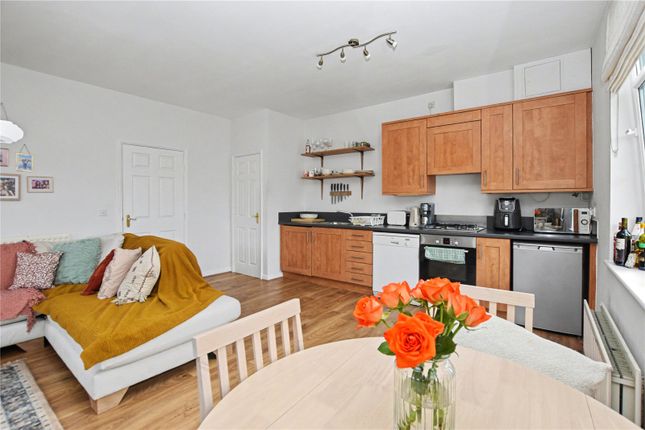 7, Jesmond Square, Pudsey photo 3