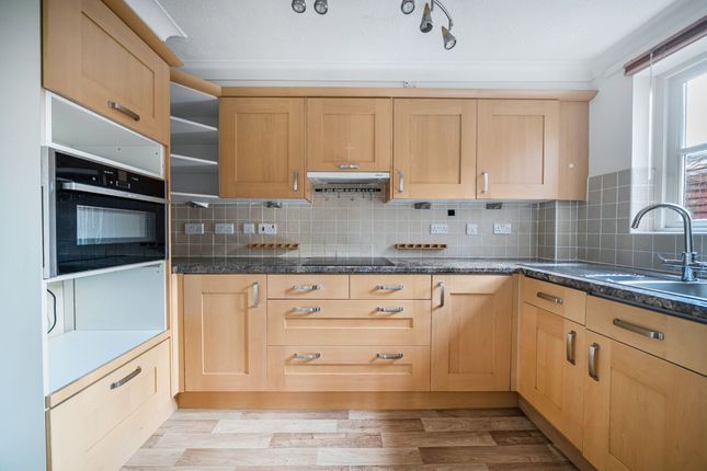6 Pegasus Court Deanery Close, Chichester photo 2