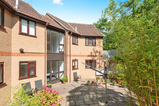 Flat for sale in Victory Court, Grange Bottom, Royston