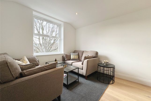 Flat for sale in Hopton Road, London