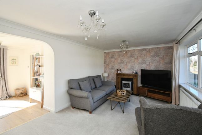 89, Dore Avenue, North Hykeham, Lincoln photo 2