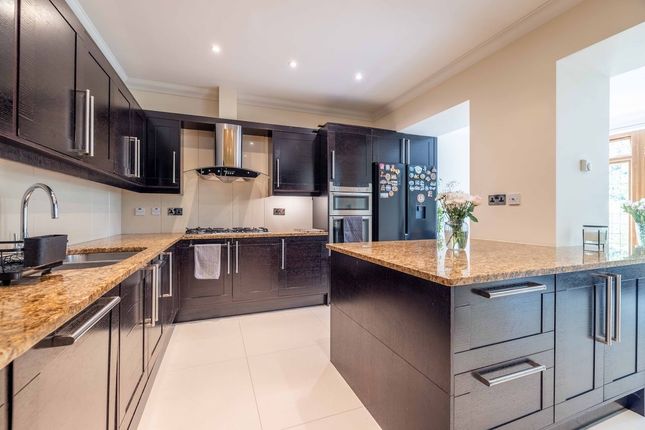 Russell House 5, Woodlands Close, Gerrards Cross photo 3