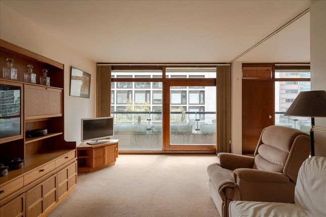 Flat for sale in Andrewes House, Barbican, London