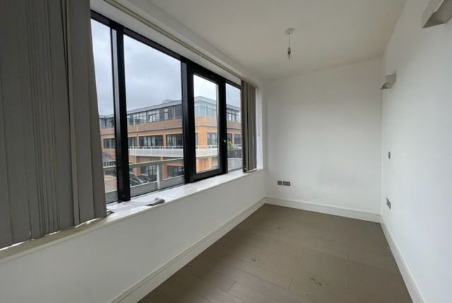 Flat 17, Lock House, Newbury photo 2