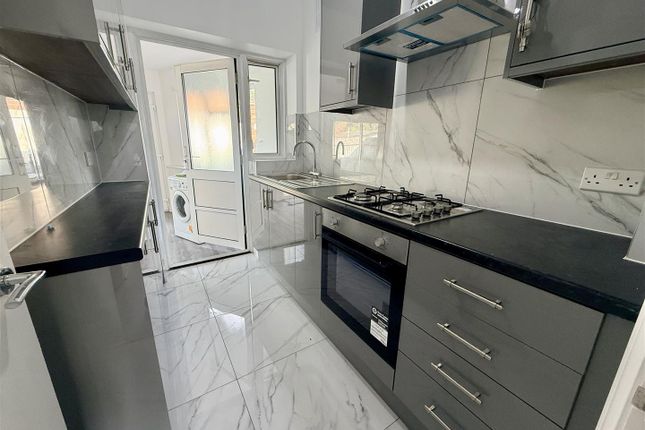 113, Park Avenue, Southall photo 5