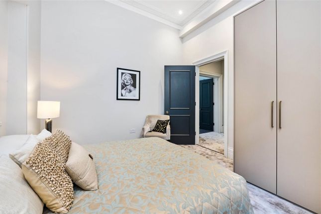 Flat for sale in Redcliffe Square, Chelsea, London