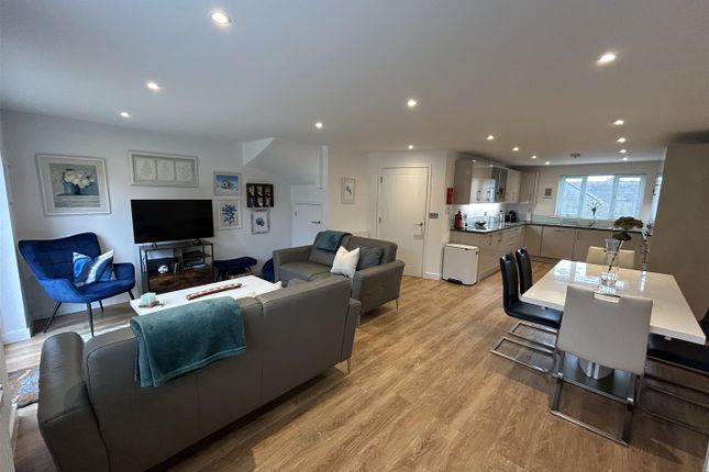 6 Chatterton Mews, Shire Lane, Lyme Regis photo 3