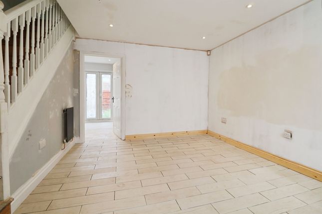16, Vervain Close, CARDIFF photo 2