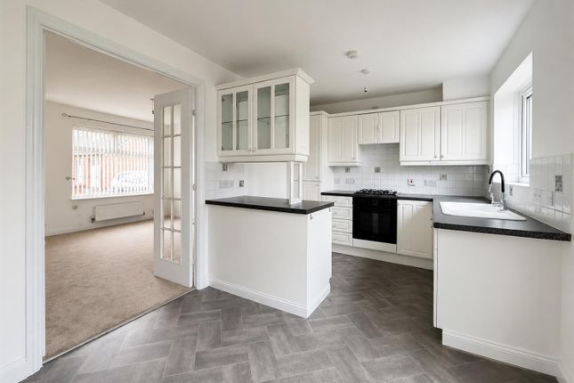 9, Mill Chase Close, Wakefield photo 3