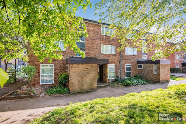 Thumbnail Flat for sale in Buckingham Avenue, Perivale, Greenford