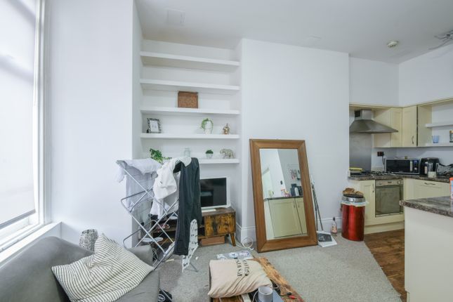 Flat 1, 30, Grosvenor Road, Newcastle upon Tyne photo 3