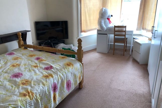 Thumbnail Flat to rent in Greenleaf Road, Walthamstow, London