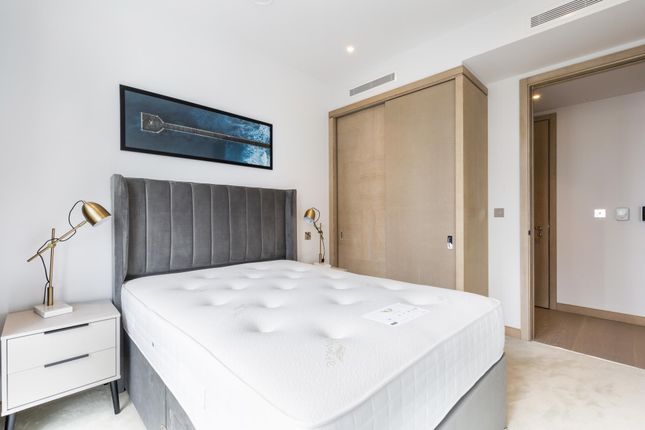 Flat to rent in Legacy Building, Embassy Gardens, London