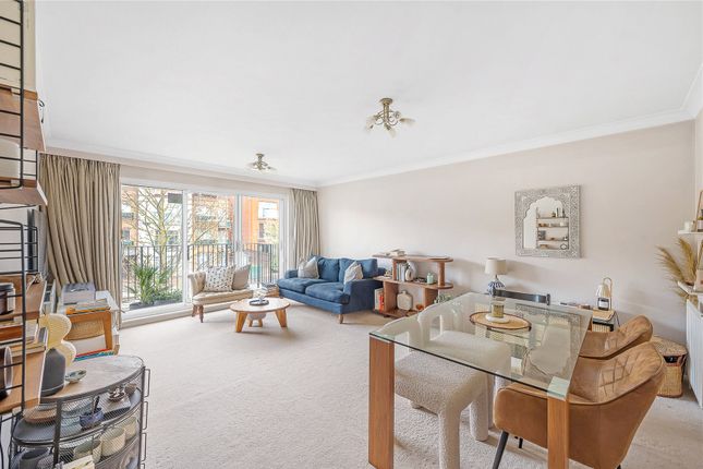 Flat for sale in Worple Road, London