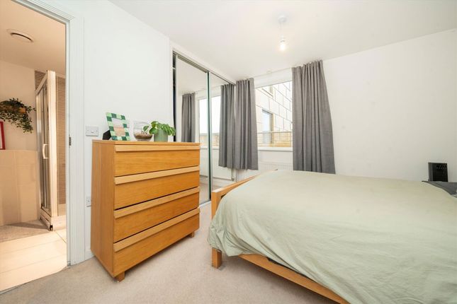 Flat 13, 33, Chamberlayne Road, London photo 3