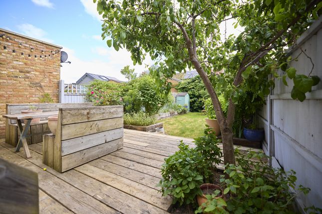 30b, Mildenhall Road, London photo 3