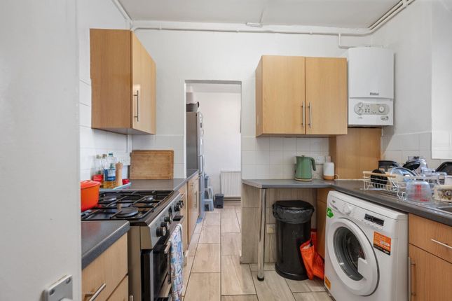 Flat to rent in Upper Clapton Road, London