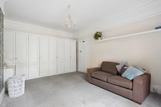 35, West End Avenue, Pinner photo 4