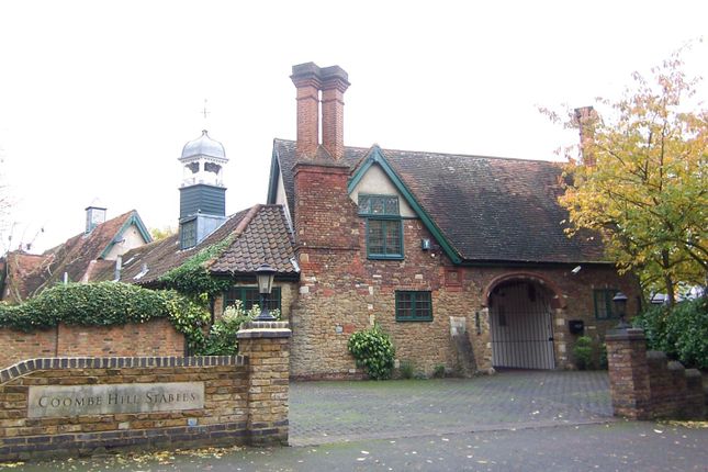 2, Coombe Hill Stables, Coombe photo 3