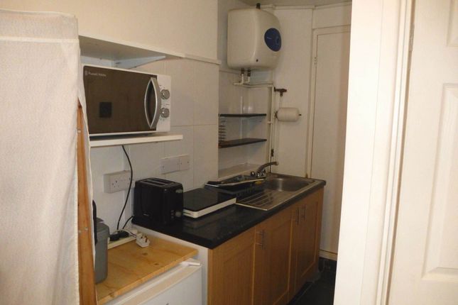 The Annex, Barkham Road, Wokingham photo 3