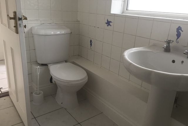 156, Harwoods Road, WATFORD photo 5