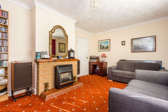 3, South Close, Rushden photo 2