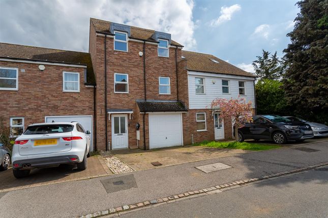 Thumbnail Town house for sale in St. Georges Close, Toddington, Dunstable