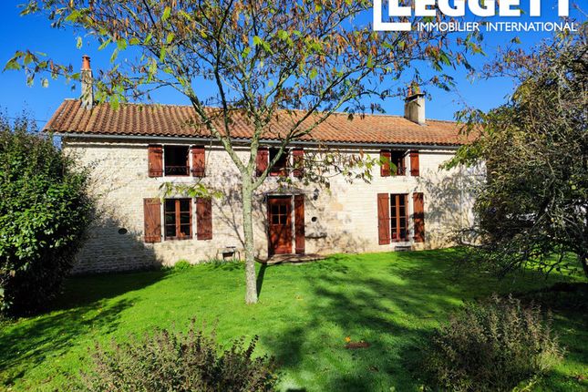 Thumbnail Villa for sale in Clussais-La-Pommeraie, Deux-Sèvres, Nouvelle-Aquitaine