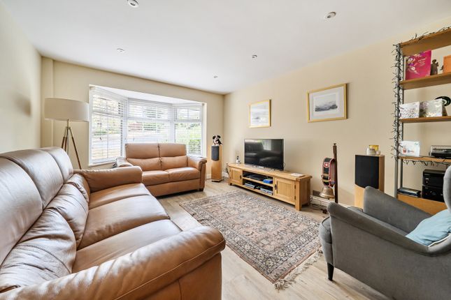 44, Bloomsbury Way, Camberley photo 4