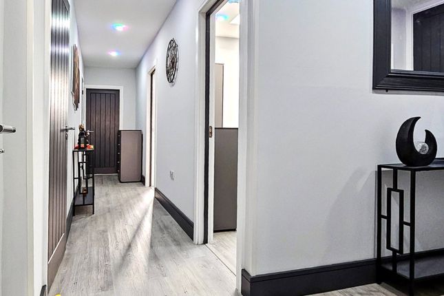 Ealing Road, 32A, Wembley, London photo 3