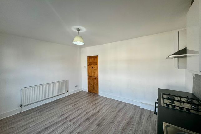 Flat to rent in Fulbourne Road, Walthamstow