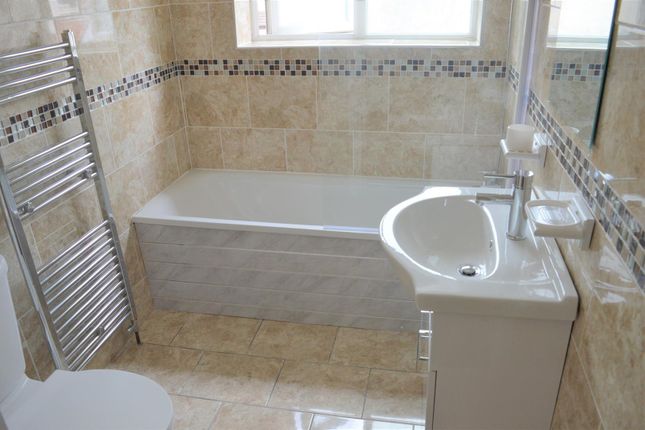 Flat 1, 21, Walnut Tree Road, Hounslow photo 5