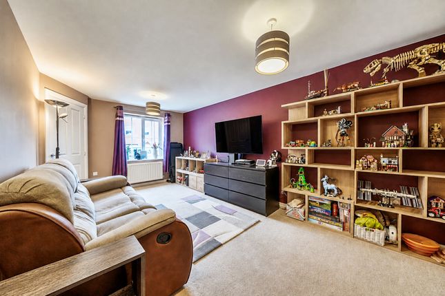 32, Housman Way, Kidderminster photo 4