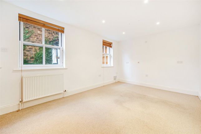 Town house for sale in Regent Parade, Harrogate