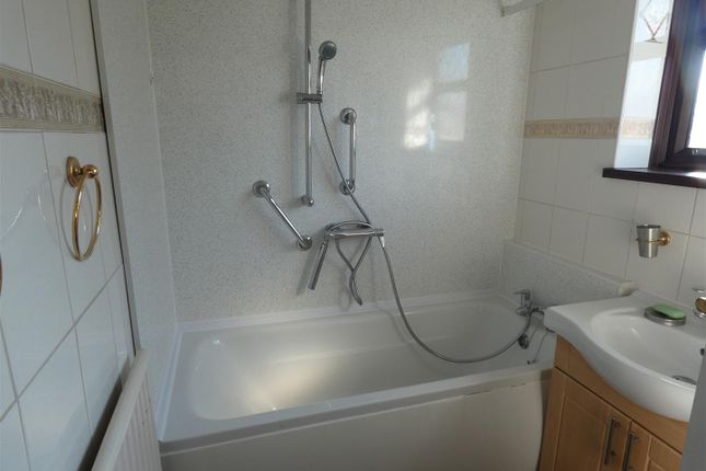 Bathroom.Jpg