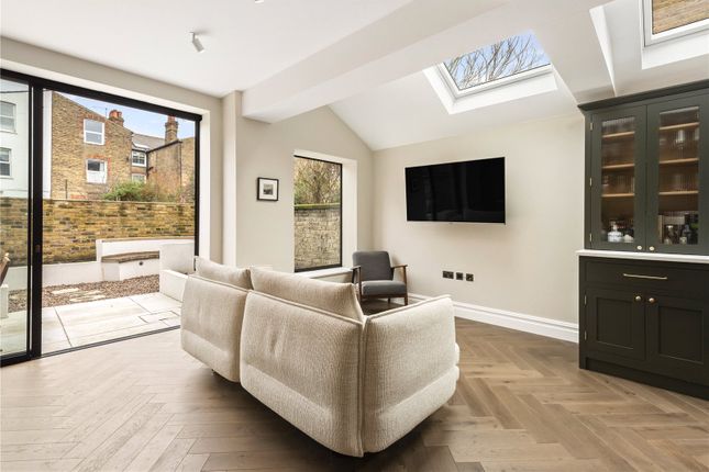 Flat B, 133, Tooting Bec Road, London photo 4