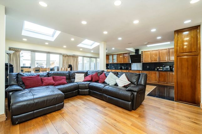 19, Barmouth Avenue, Greenford photo 4