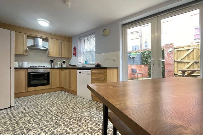 8 & 8a St. Martins Place, Scarborough photo 3