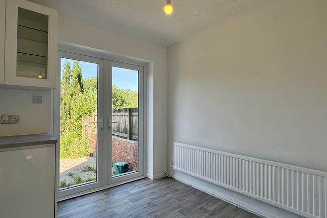 52, Carmarthen photo 4